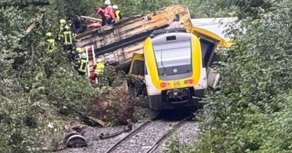 Germania, deraglia treno con 100 passeggeri: morti e feriti Germania, deraglia treno con 100 passeggeri: morti e feriti