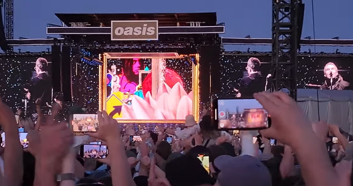Oasis, clamoroso: il fratello maggiore di Liam e Noel accusato di stupro Oasis, clamoroso: il fratello maggiore di Liam e Noel accusato di stupro