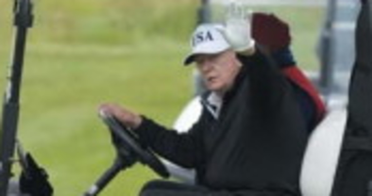 Donald Trump, ossessione sul campo da golf: si dice che... Donald Trump, ossessione sul campo da golf: si dice che...