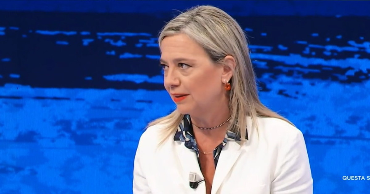in onda daniela preziosi insulta penosa sdraiata come meloni