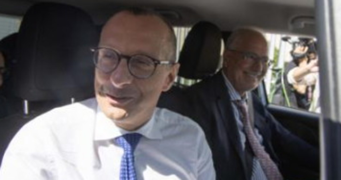Ricci ringrazia Conte? Travolto dagli insulti: "Avete perso la faccia" Ricci ringrazia Conte? Travolto dagli insulti: "Avete perso la faccia"