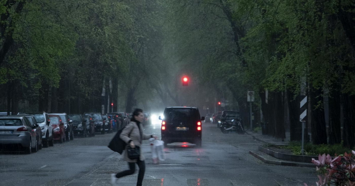 Meteo, Mario Giuliacci: fronte temporalesco, un weekend da buttare Meteo, Mario Giuliacci: fronte temporalesco, un weekend da buttare