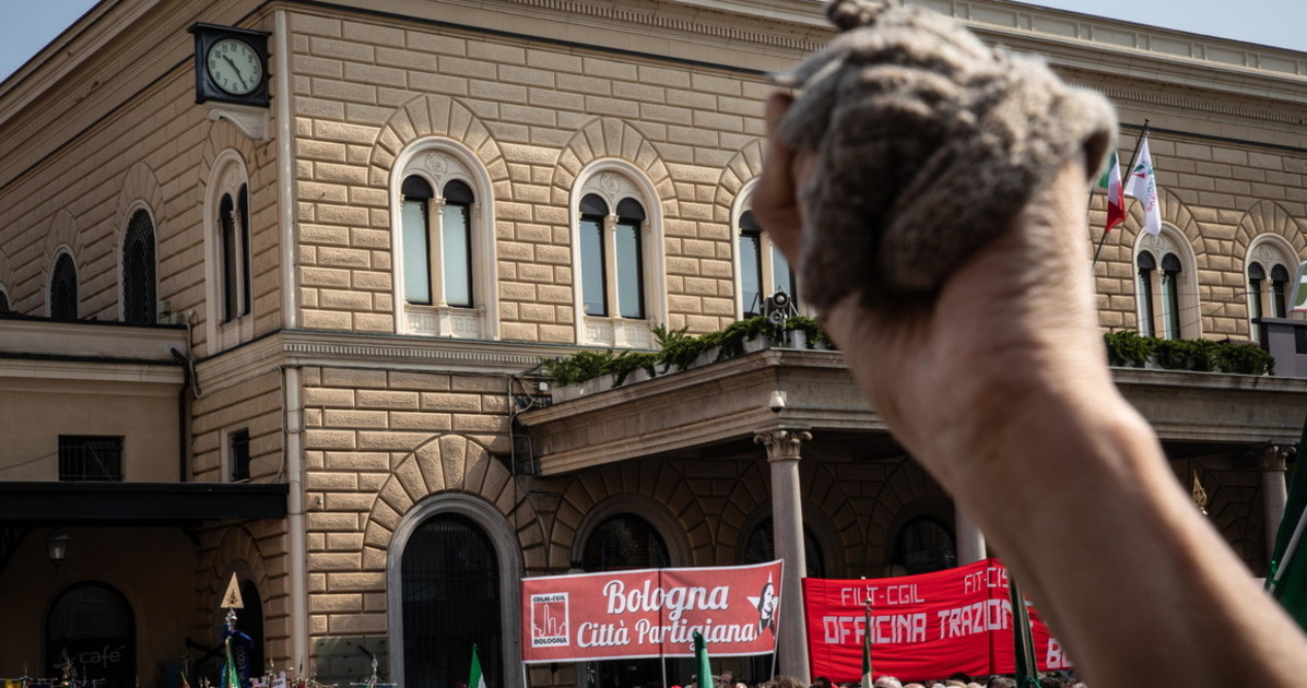 Strage di Bologna, accusano Meloni e Fratelli d Strage di Bologna, accusano Meloni e Fratelli d