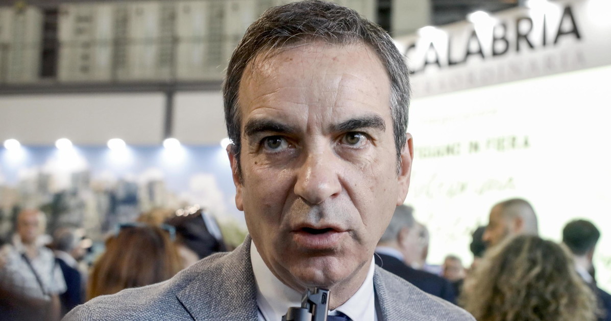 farsa m5s su occhiuto non doveva dimettersi