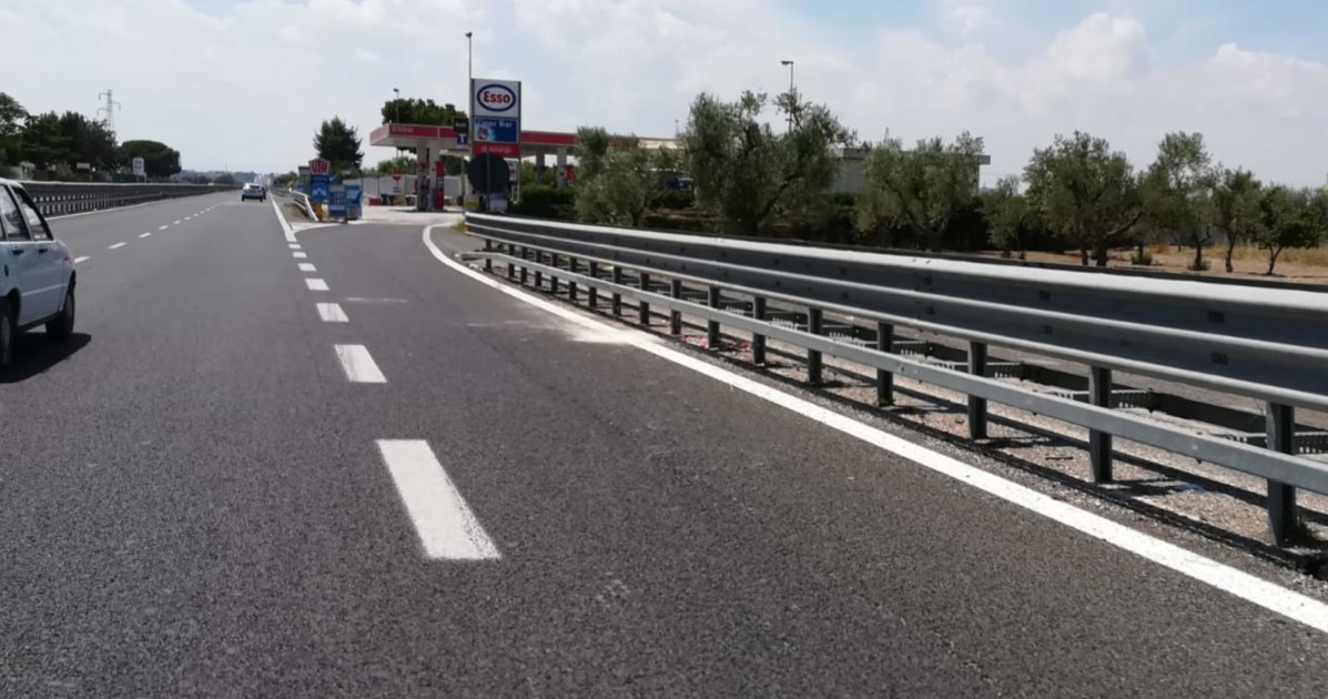 Bari, auto travolge i ciclisti: tre morti sulla Sp231 Bari, auto travolge i ciclisti: tre morti sulla Sp231