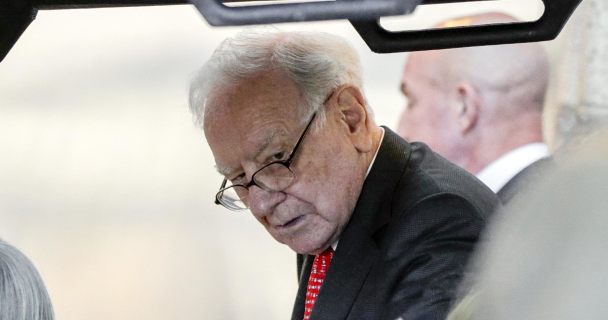 Warren Buffett scivola, quanti miliardi brucia in Borsa in poche ore Warren Buffett scivola, quanti miliardi brucia in Borsa in poche ore