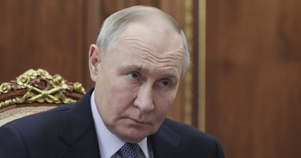 vladimir putin all angolo segnali d allarme dal cremlino