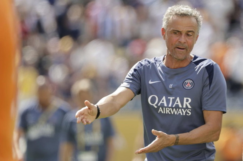 psg clamorosa mossa di luis enrique la squadra non scende in campo