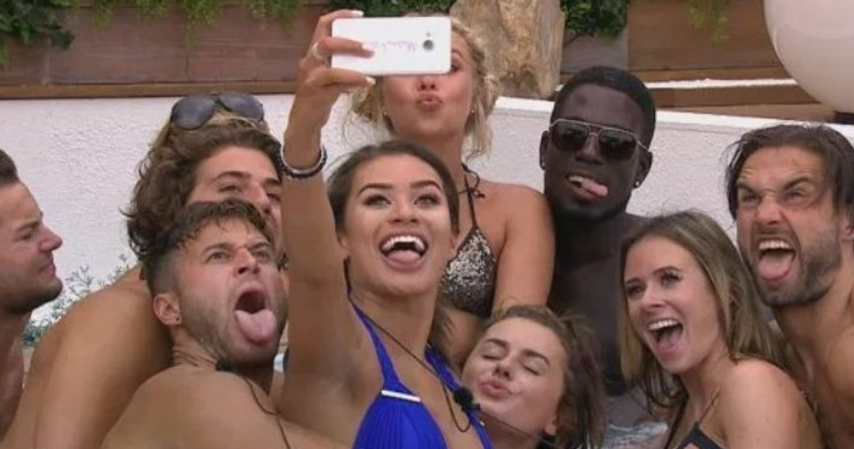 love island reality choc distribuiti 200 preservativi