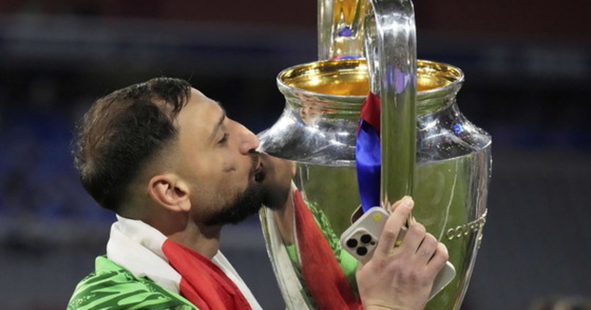 donnarumma l umiliazione finale cosa pu242 accadere in campo