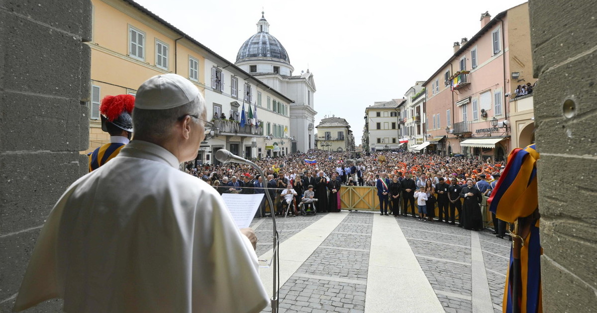 Leone XIV a Castel Gandolfo a Ferragosto: come Benedetto XVI