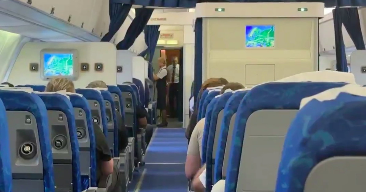 Alaska, cosa è stato servito in volo ai giornalisti russi: sfregio a Kiev? Alaska, cosa è stato servito in volo ai giornalisti russi: sfregio a Kiev?