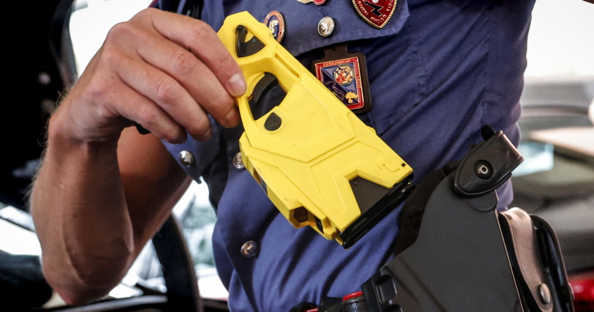 Olbia, lo fermano col taser e muore: aperta un Olbia, lo fermano col taser e muore: aperta un