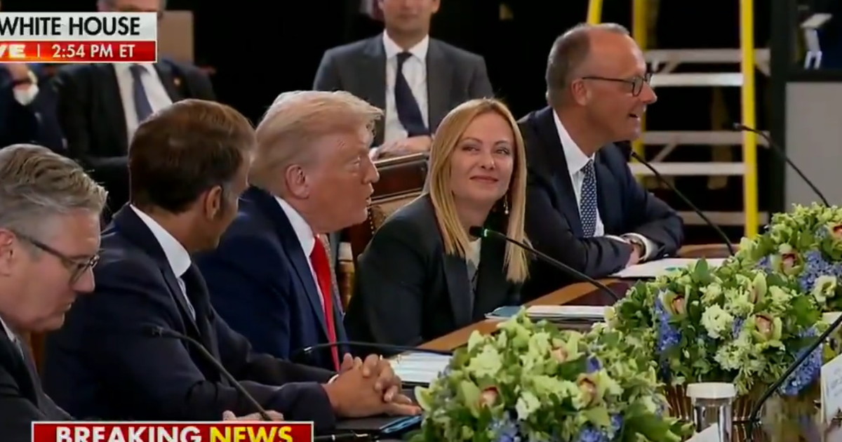 Meloni elogiata da Trump alla Casa Bianca. La premier: "Qualcosa è cambiato, la proposta è italiana" Meloni elogiata da Trump alla Casa Bianca. La premier: "Qualcosa è cambiato, la proposta è italiana"