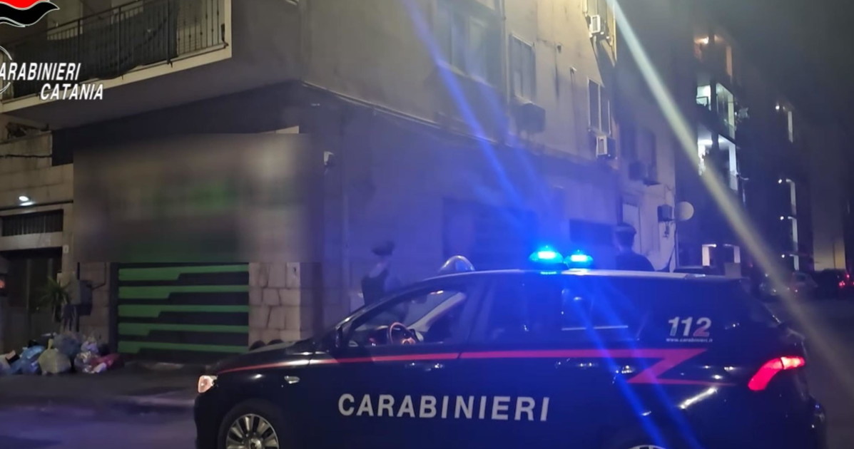 Taranto, accoltella un uomo in strada: chi è stato fermato Taranto, accoltella un uomo in strada: chi è stato fermato
