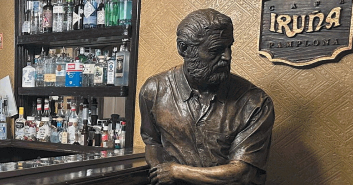 I tori, l’albergo, le strade e tutti i bar: inseguendo Hemingway a Pamplona