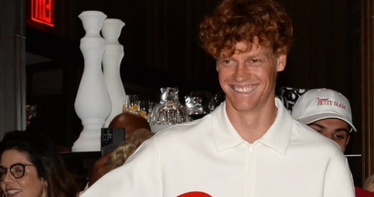 jannik sinner fenomenale anche a ping pong tutti di stucco