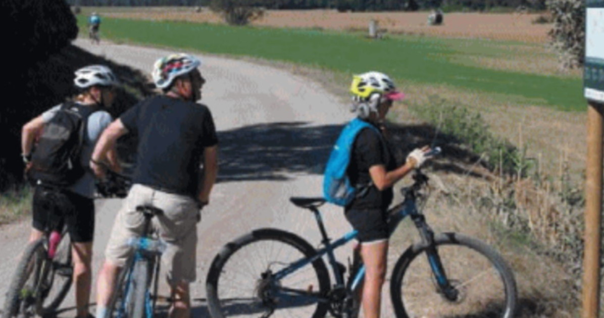Sirtori, il paese caccia i ciclisti: "Si lavano al cimitero e disturbano"