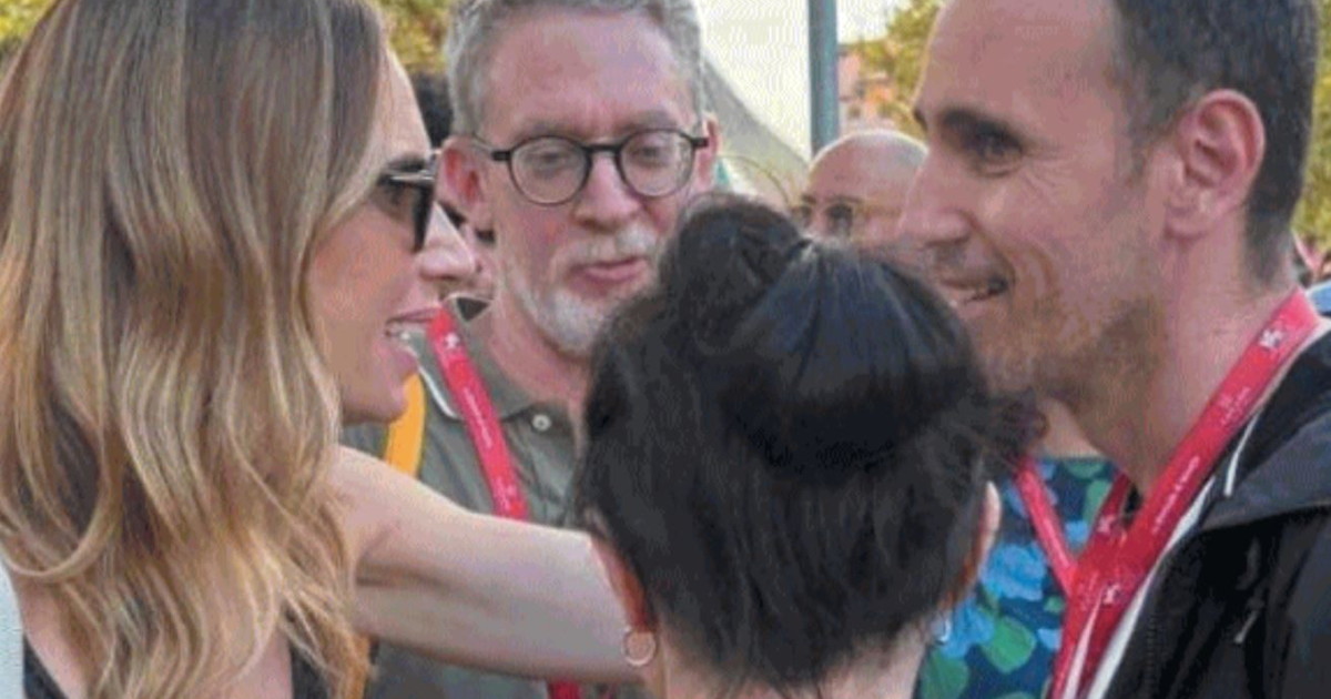 Attori, gruppettari e presunti vip: sfilano le comparse per Hamas Attori, gruppettari e presunti vip: sfilano le comparse per Hamas