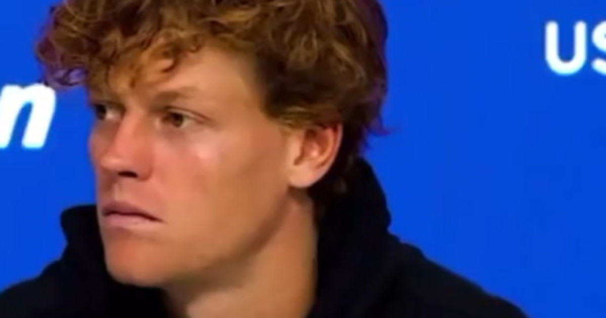 Jannik Sinner gela il cronista: "Vuoi parlare tu?" Jannik Sinner gela il cronista: "Vuoi parlare tu?"