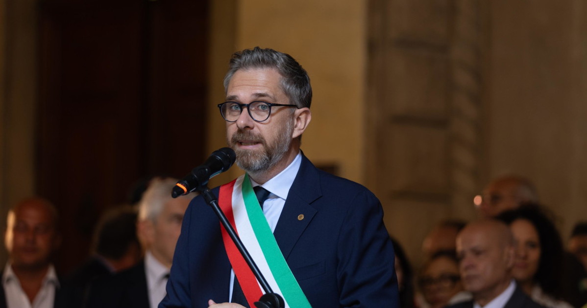 Bologna, il Pd regala pipe per crac ma si scandalizza per i pusher: partito allo sbando Bologna, il Pd regala pipe per crac ma si scandalizza per i pusher: partito allo sbando