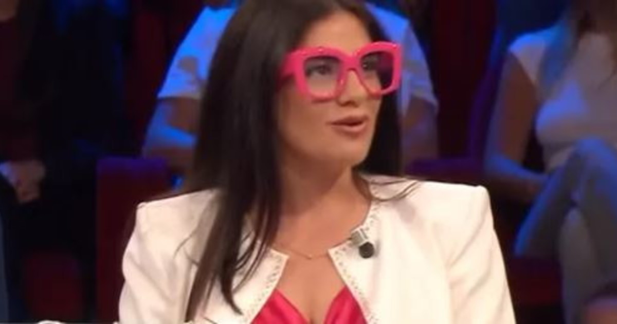 Affari Tuoi, Pompea fa esplodere il caso: "Concorrente sbagliatissima" Affari Tuoi, Pompea fa esplodere il caso: "Concorrente sbagliatissima"