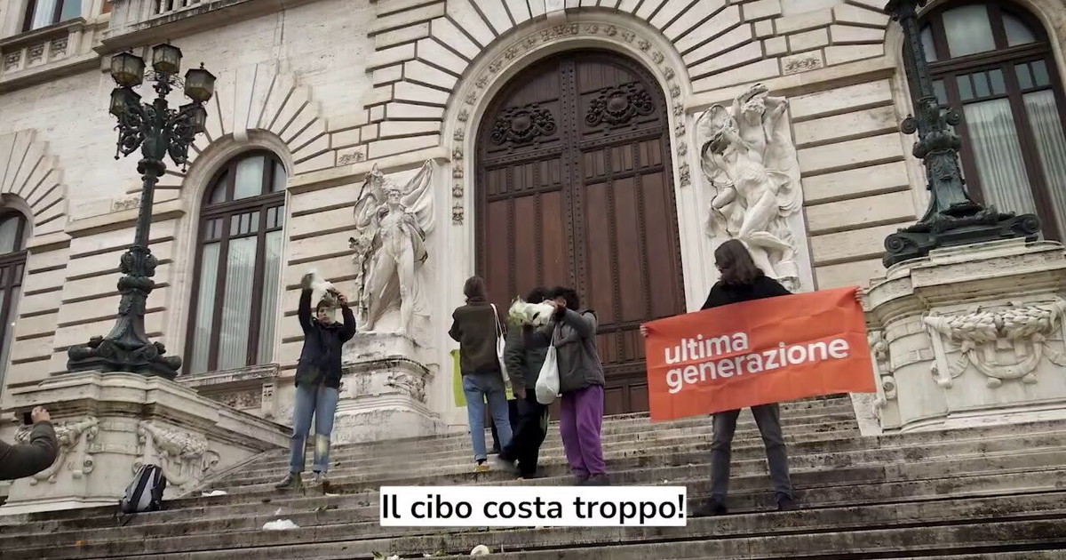 ultima generazione i giudici assolvono i blocchi stradali e giustificano i vandali