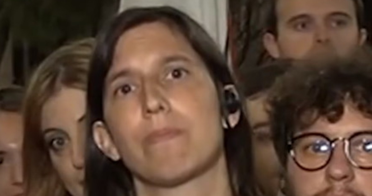 FdI ridicolizza Elly Schlein: "Rientro dalle ferie difficile?" FdI ridicolizza Elly Schlein: "Rientro dalle ferie difficile?"