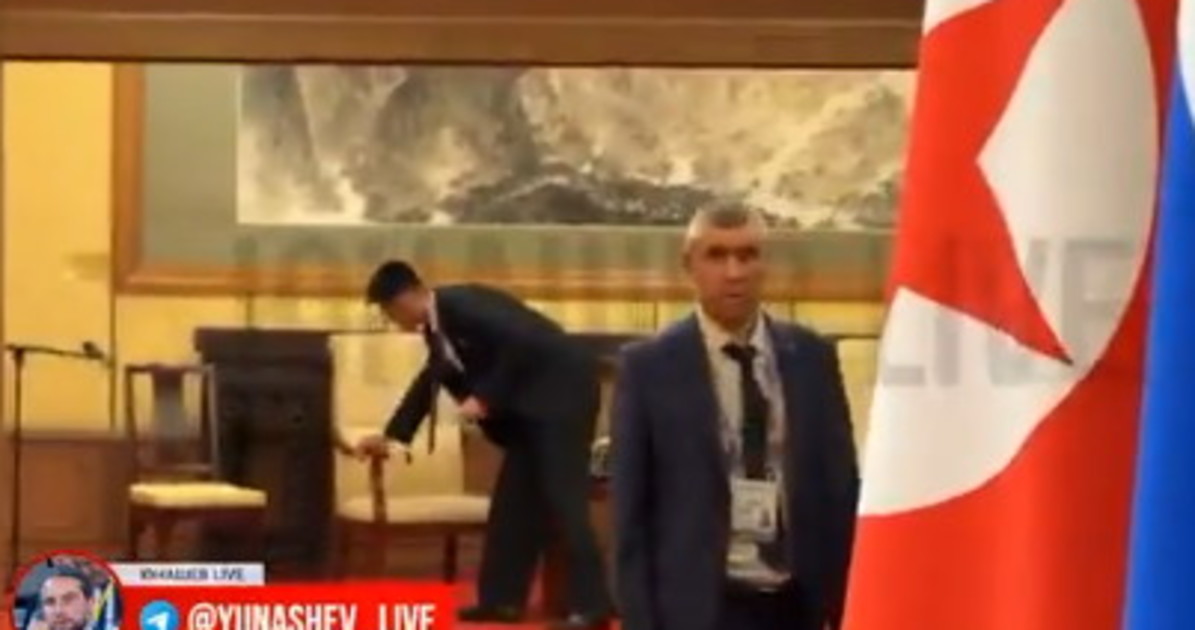 Kim Jong un a Pechino, il suo staff beccato così: il video che sconcerta il mondo Kim Jong un a Pechino, il suo staff beccato così: il video che sconcerta il mondo