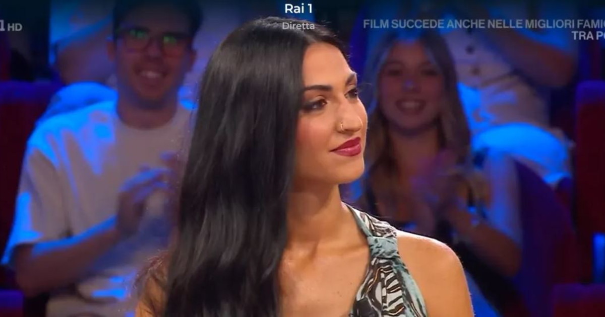 Affari Tuoi, Marianna travolta dopo i titoli di coda: "Ma prendili al volo" Affari Tuoi, Marianna travolta dopo i titoli di coda: "Ma prendili al volo"