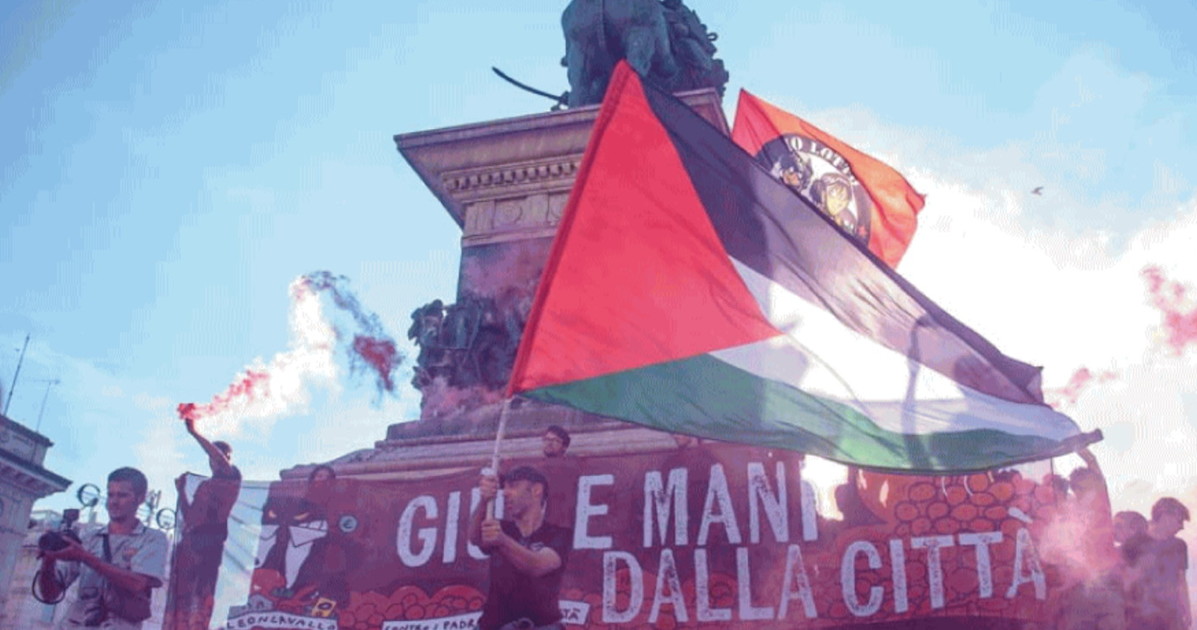 Ecco la cultura del Leonka: petardi contro la polizia e piazza Duomo sfregiata Ecco la cultura del Leonka: petardi contro la polizia e piazza Duomo sfregiata