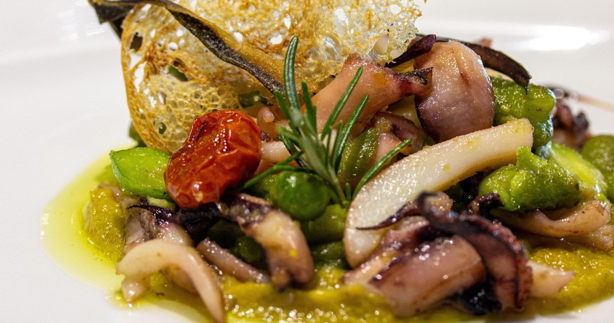 Ristorante sotto attacco per un piatto di poplo