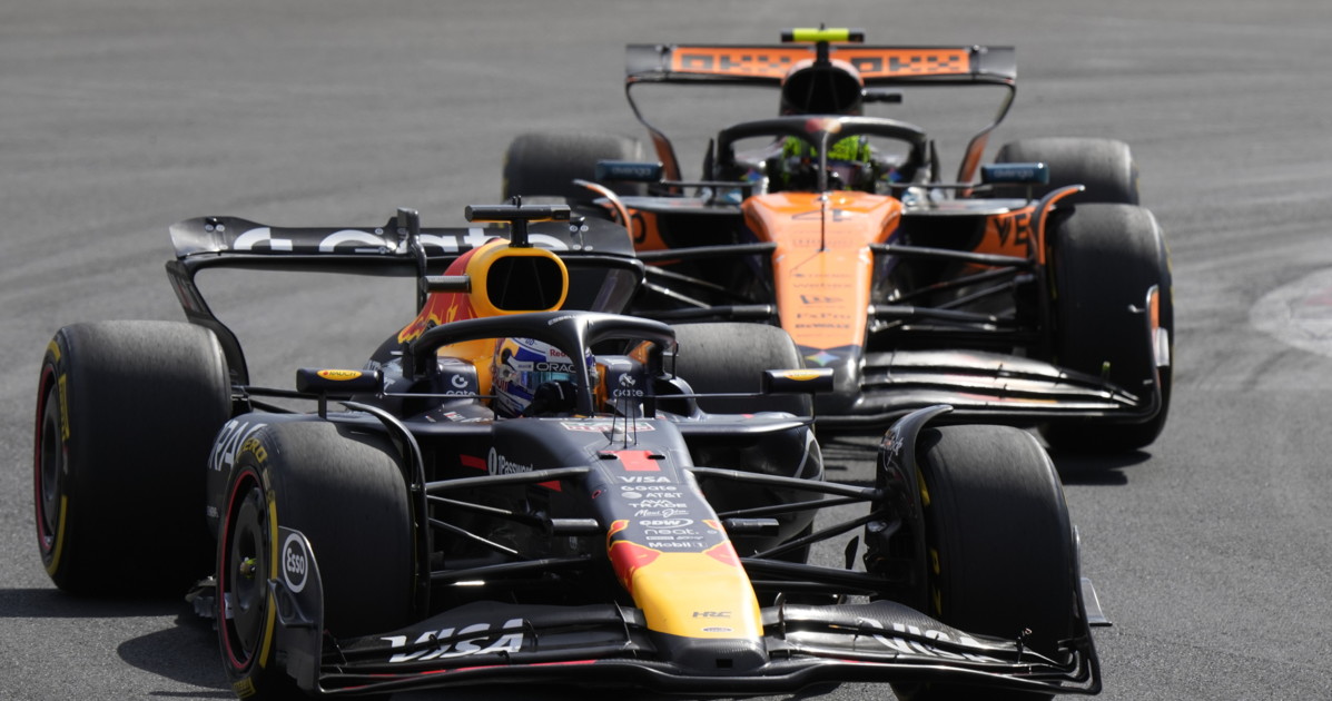 F1, Norris sbotta contro Verstappen: "Cosa sta facendo questo idiota?" F1, Norris sbotta contro Verstappen: "Cosa sta facendo questo idiota?"