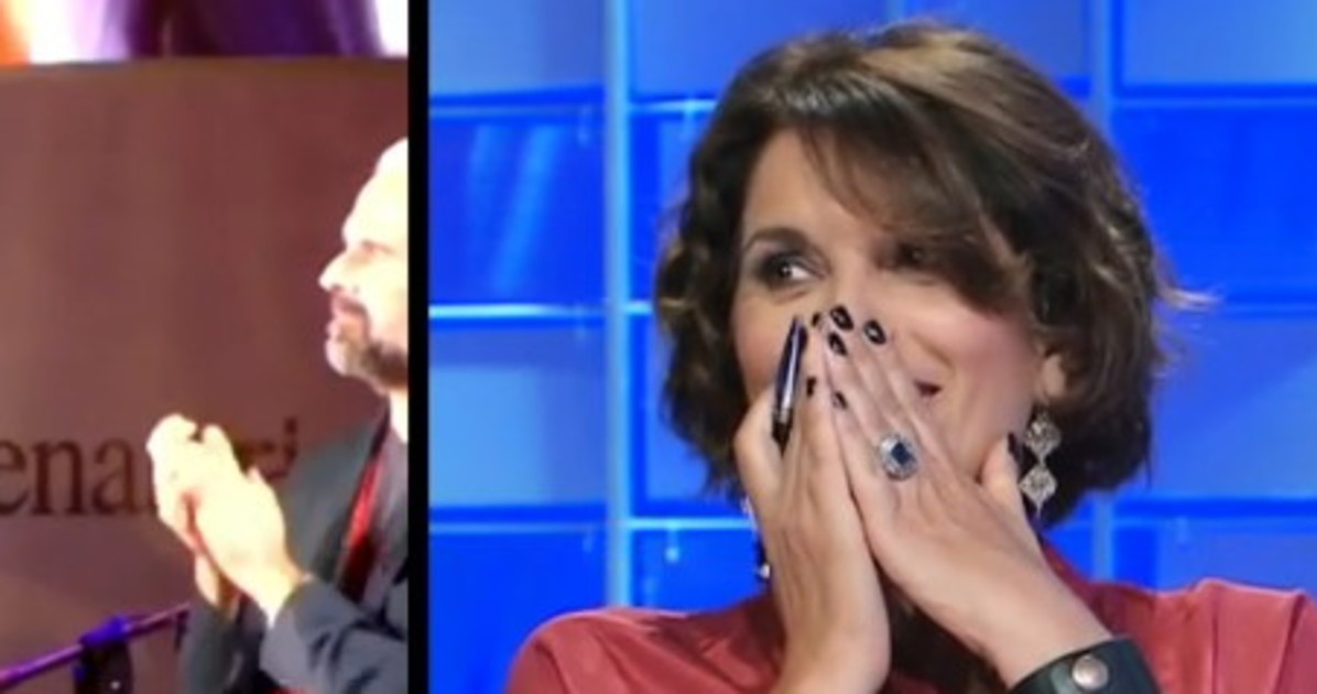 in onda marianna aprile mani sul volto non si trattiene