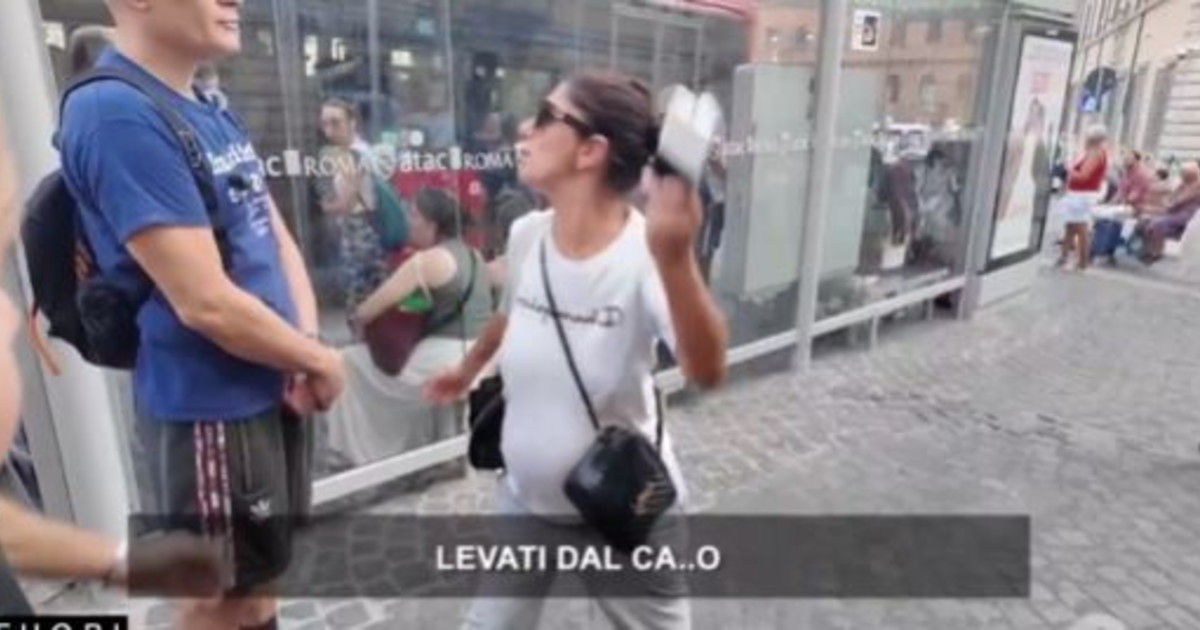 Fuori dal Coro, Mari insulta tutti: "Guardatevi voi italiani" Fuori dal Coro, Mari insulta tutti: "Guardatevi voi italiani"