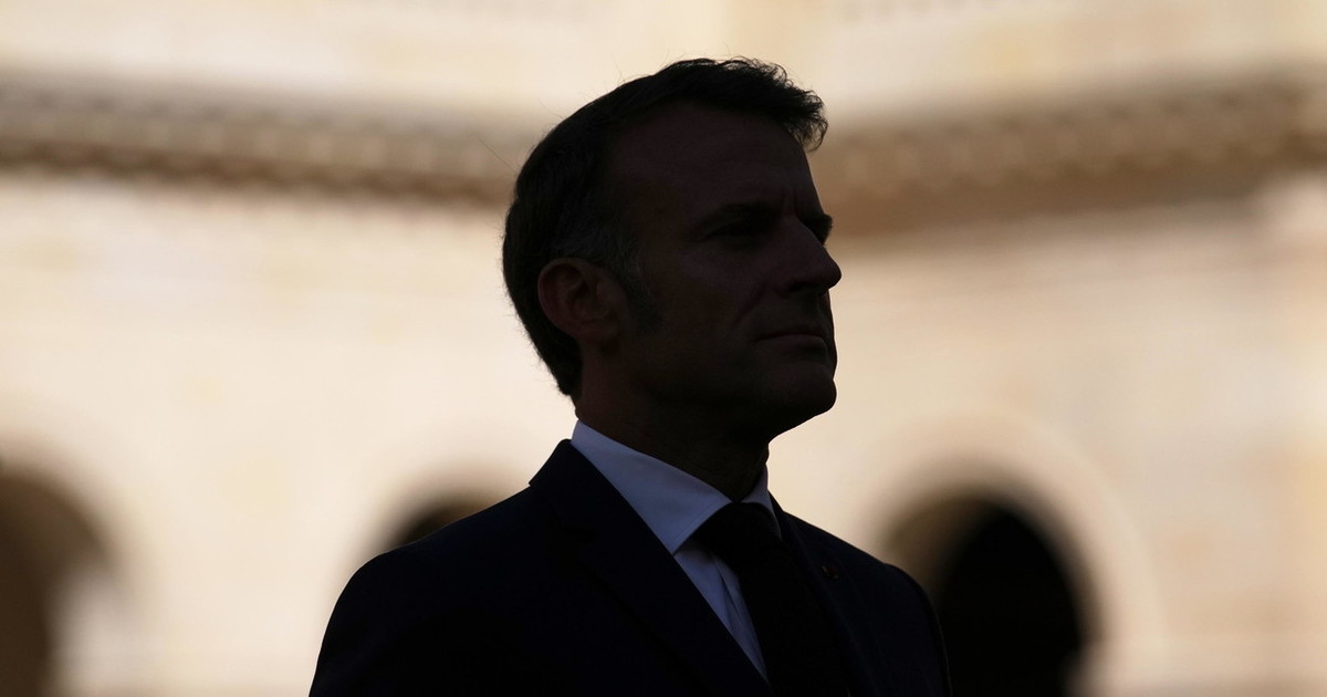 Macron non se ne va: via alle consultazioni per trovare un premier Macron non se ne va: via alle consultazioni per trovare un premier
