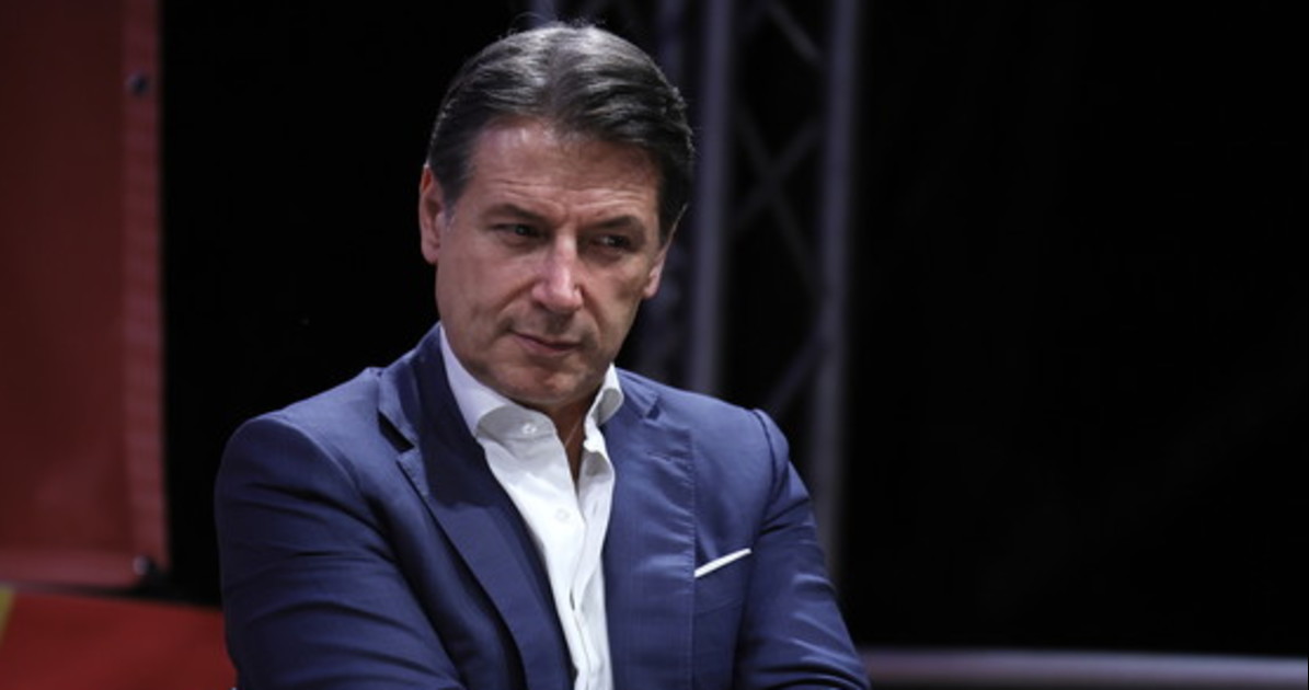 Giuseppe Conte "ha ammesso di aver mentito". FdI e la frase sfuggita che cambia tutto Giuseppe Conte "ha ammesso di aver mentito". FdI e la frase sfuggita che cambia tutto
