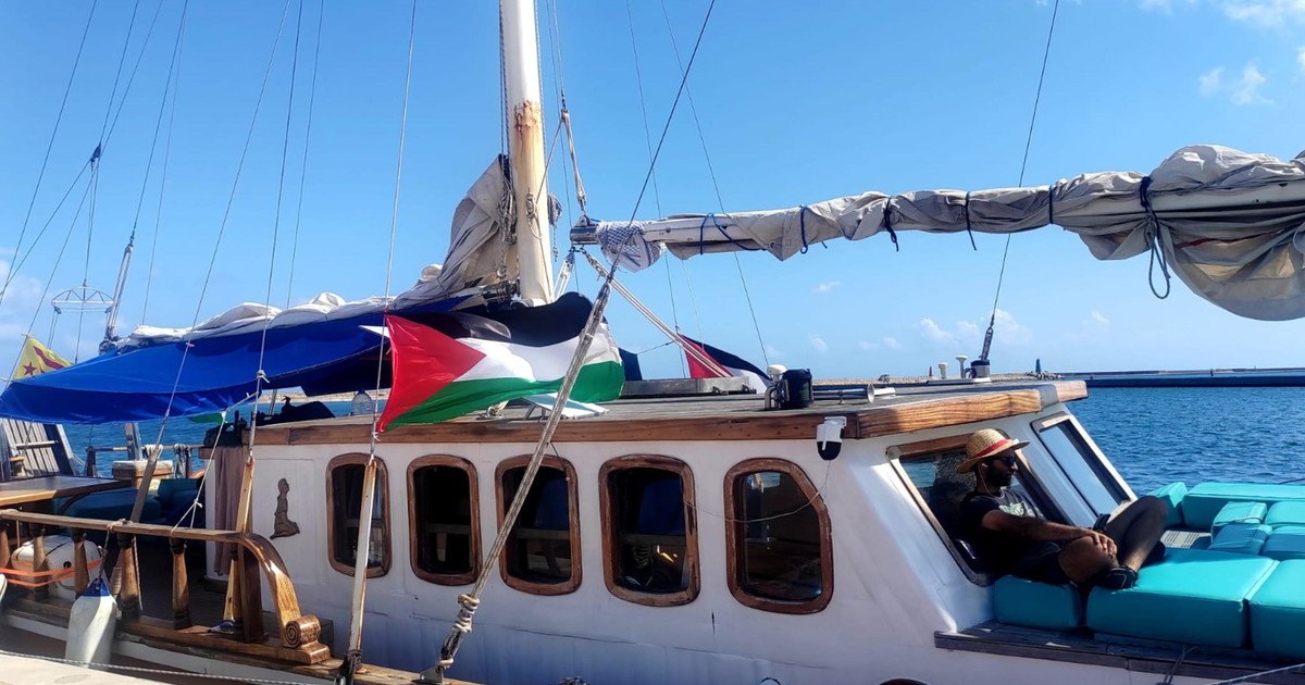 La Flotilla perde pezzi, chi resta a terra: figuraccia (e sospetti) in mare