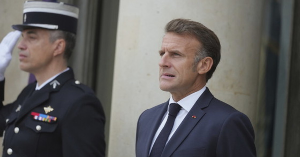 Macron "piange" ancora: Francia declassata