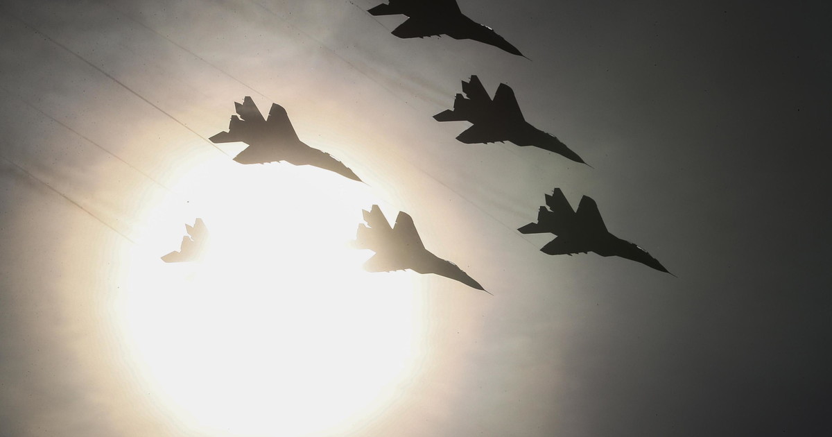 Russia, pioggia di fuoco e droni su Kiev. La Polonia chiude lo spazio aereo