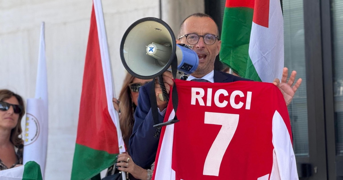 Matteo Ricci, lo sconfitto rosica e accusa il Pd: "Per ogni nostro manifesto..."