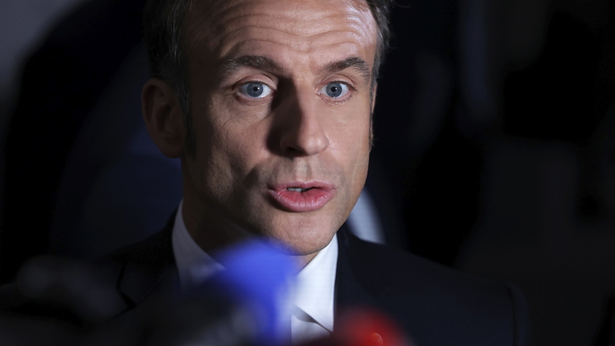secondo voi macron dovrebbe dimettersi