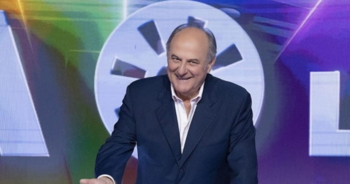 La Ruota della Fortuna, Gerry Scotti scatenato: cosa si gioca contro Affari Tuoi