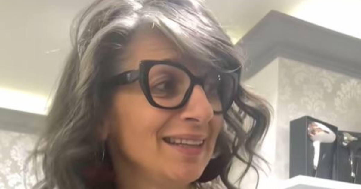 Francesca Albanese fa lo spot al parrucchiere e tace su Trump: il video della figuraccia Francesca Albanese fa lo spot al parrucchiere e tace su Trump: il video della figuraccia