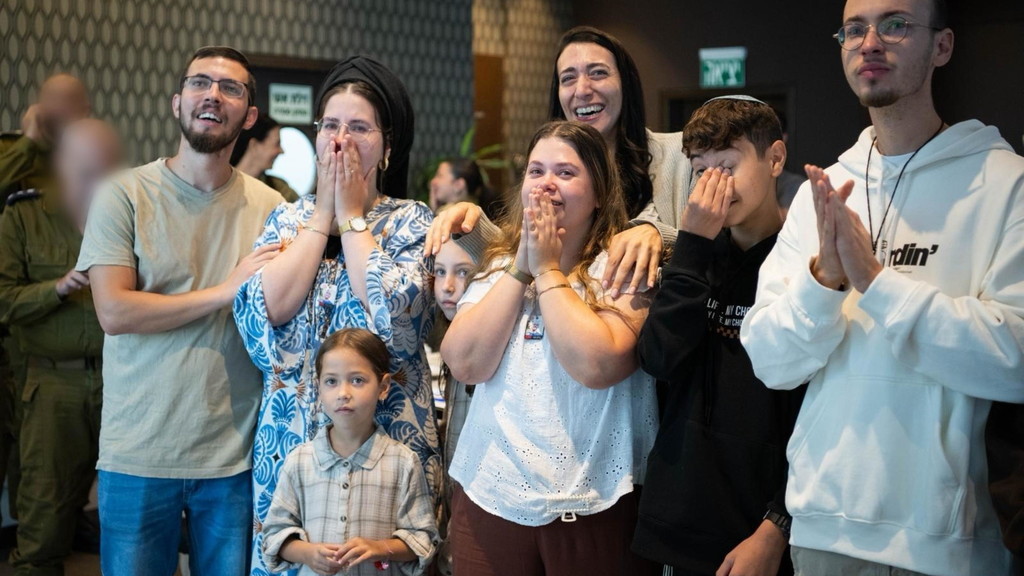 ostaggi israeliani lacrime gioia e strazio tutte le foto della liberazione