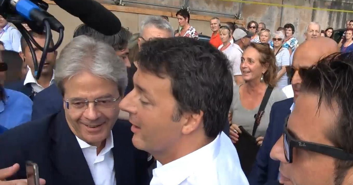 Matteo Renzi contro Paolo Gentiloni: "Lo ho salvato io. Ora anziché fare la morale aiuti il Pd" Matteo Renzi contro Paolo Gentiloni: "Lo ho salvato io. Ora anziché fare la morale aiuti il Pd"