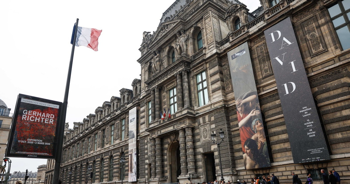 Colpo al Louvre: cambia tutto, cosa hanno perso i ladri Colpo al Louvre: cambia tutto, cosa hanno perso i ladri