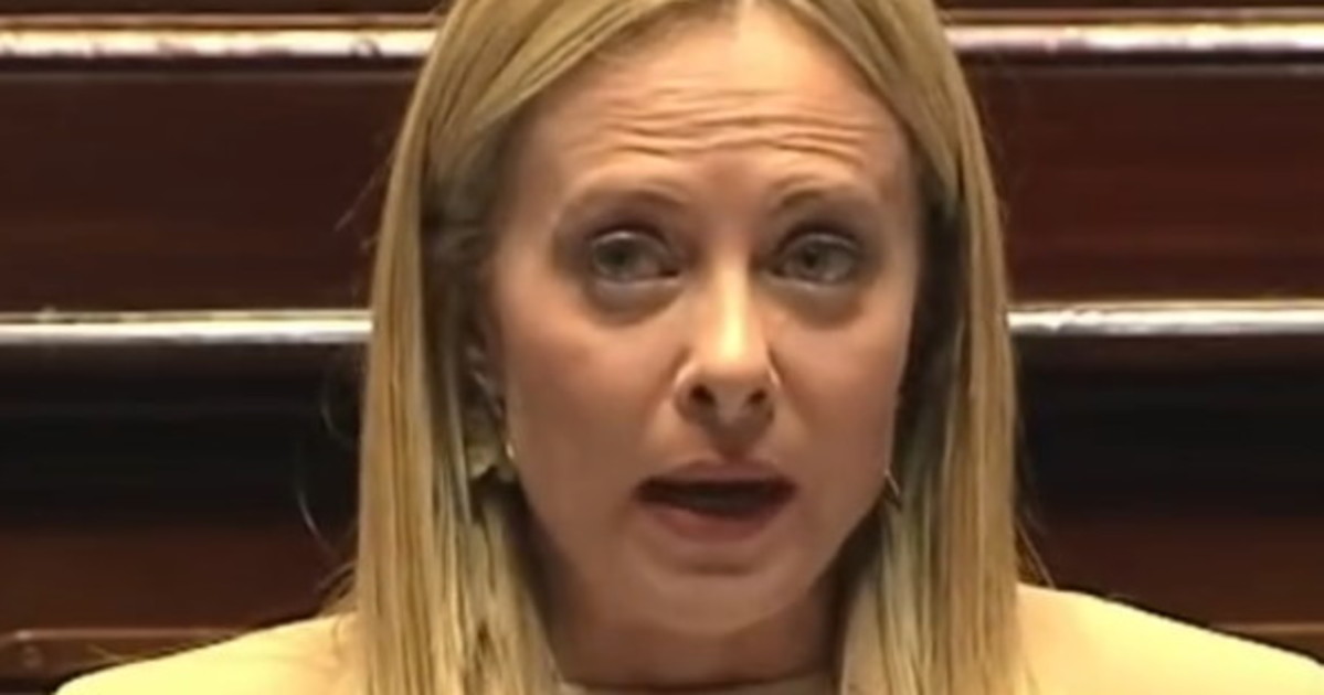 Meloni inchioda la grillina Maiorino: "Libertà di stampa? Non ricordo mobilitazioni per Capezzone o Sallusti" Meloni inchioda la grillina Maiorino: "Libertà di stampa? Non ricordo mobilitazioni per Capezzone o Sallusti"