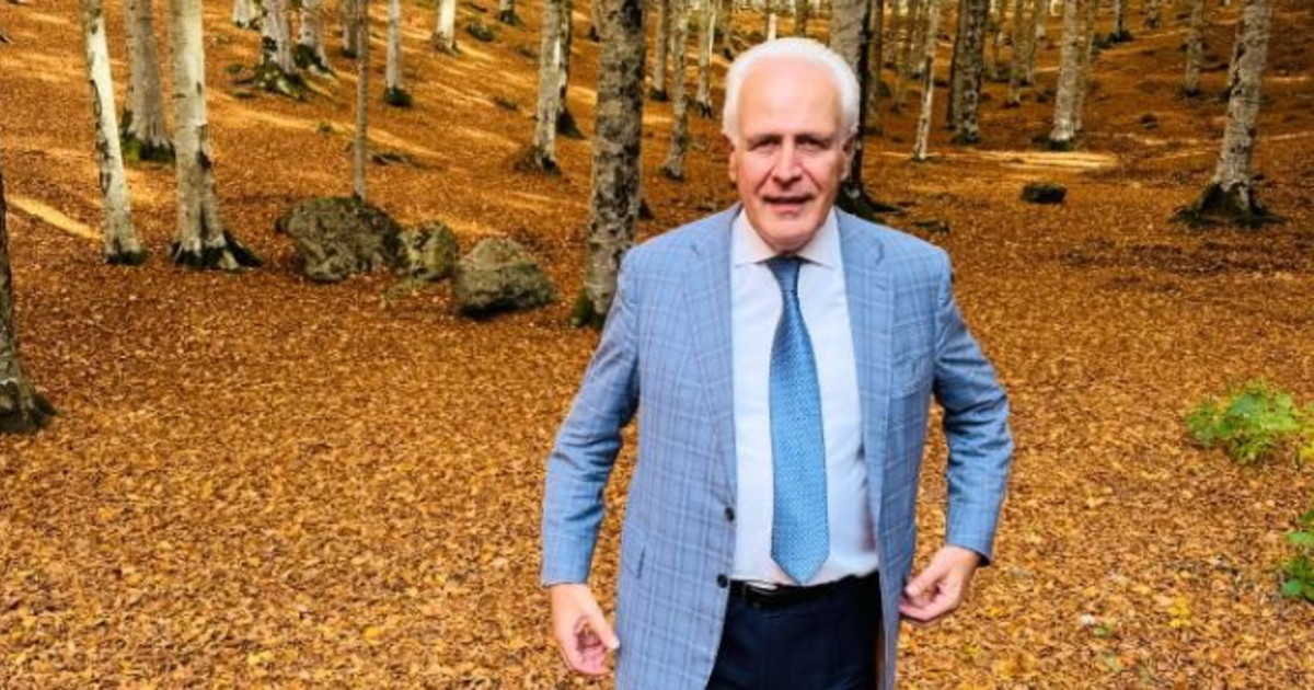 Eugenio Giani, il sospetto sulla foto nel bosco: travolto dalle critiche Eugenio Giani, il sospetto sulla foto nel bosco: travolto dalle critiche