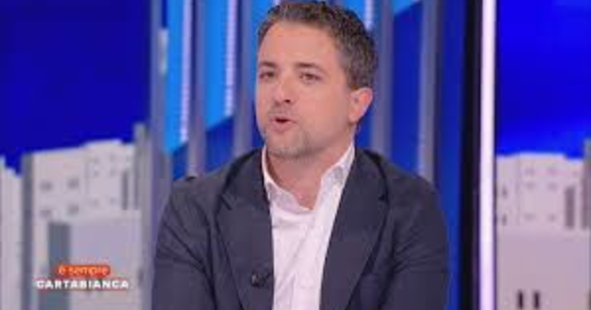 È sempre cartabianca, Marco Furfaro pugile suonato: che figuraccia su Rete 4 È sempre cartabianca, Marco Furfaro pugile suonato: che figuraccia su Rete 4